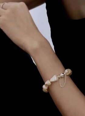 白色炫彩珍珠手链女磁吸扣轻奢高级感小众设计精致手串串珠礼物女