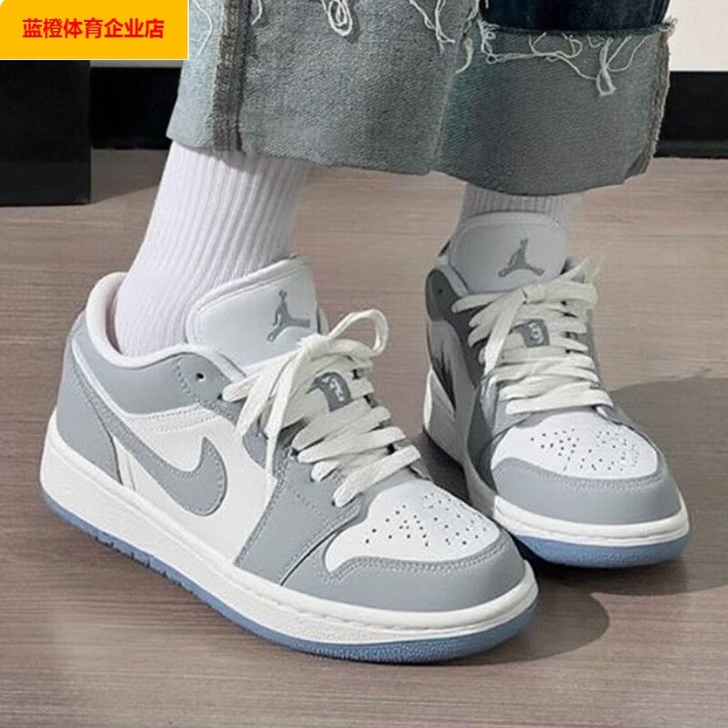 耐克女鞋Air Jordan 1 AJ1篮球鞋潮流女士运动鞋低帮休闲鞋DC0774