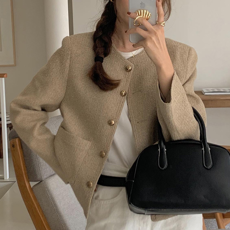 chic圆领别致纽扣大口袋长袖外套