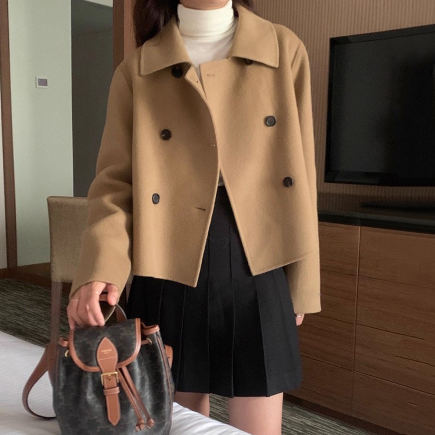 高级感翻领双排扣纯色毛呢短外套