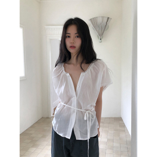 温柔风拼接蕾丝系带亚麻衬衫女夏季气质简约薄款透感短袖纯色上衣
