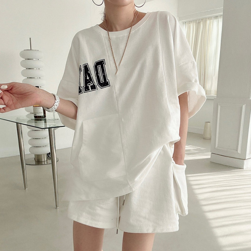 한국 시크 여름 프렌치 틈새 라운드 넥 레터 프린트 티셔츠 + 여성용 하이 웨이스트 다목적 더블 포켓 와이드 레그 반바지