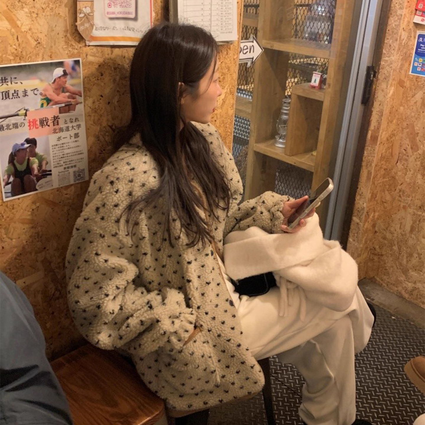 灯芯绒内衬拼接羊羔绒外套女