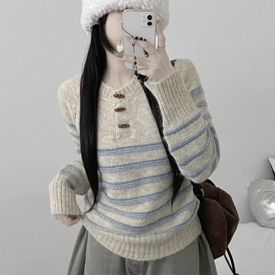 减龄牛角扣撞色条纹针织衫毛衣