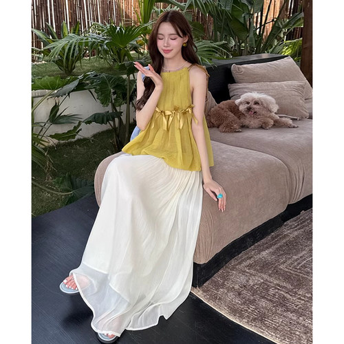 蝴蝶结点缀背心+褶皱雪纺半身裙