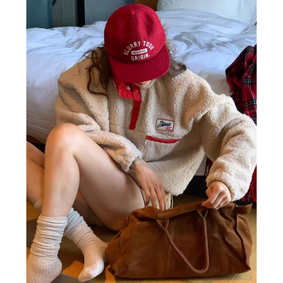 小众百搭款贴布小标签羊羔绒卫衣