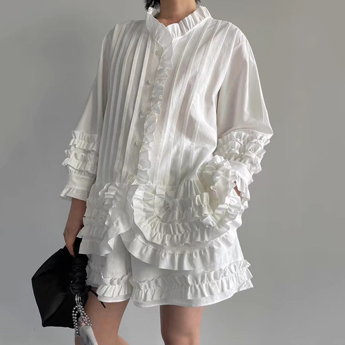 木耳边压褶衬衫+高腰阔腿短裤