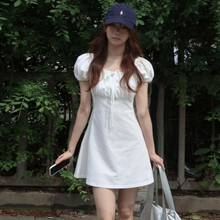 良良家少女感系带方领泡泡袖连衣裙女夏季新款减龄小个子小白裙