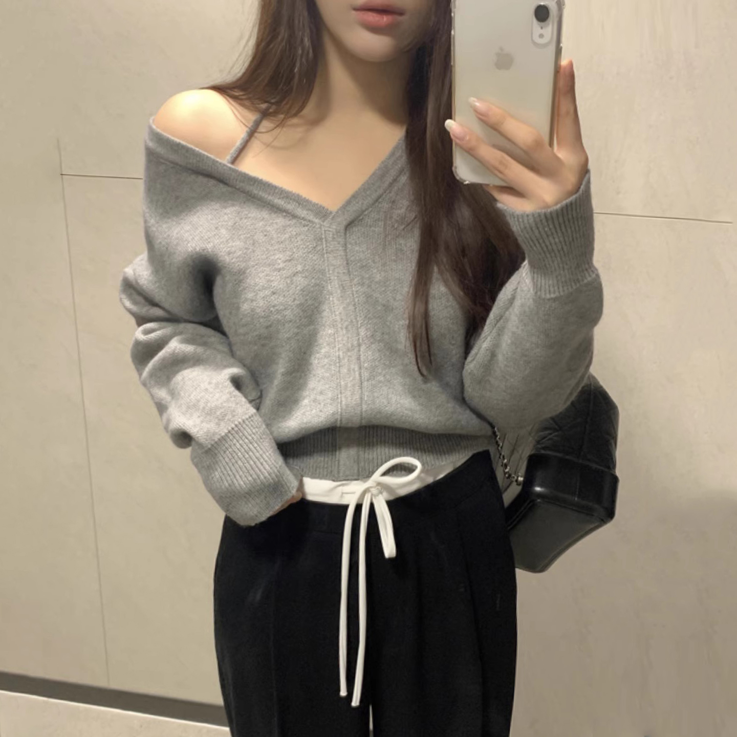 小性感挂脖V领两穿软糯针织毛衣