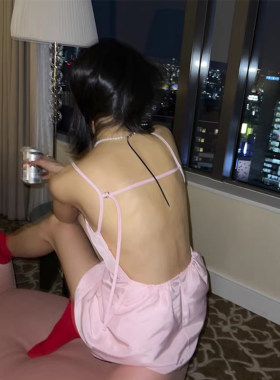 小心机后背镂空设计吊带裙连衣裙