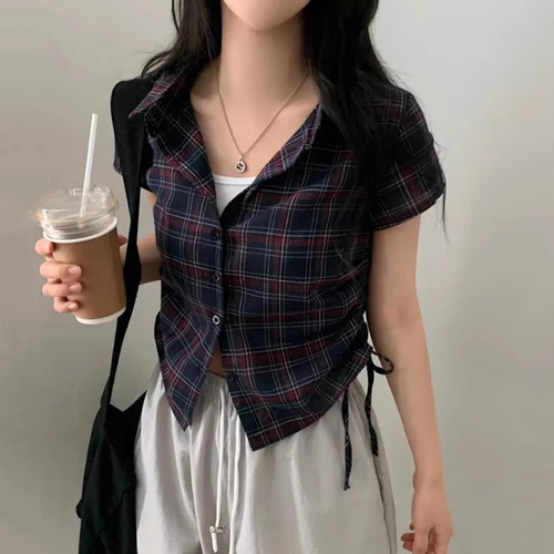 侧边抽褶设计短款格子衬衫上衣