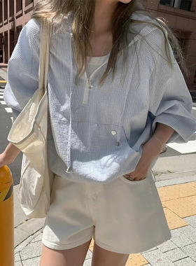 良良家条纹连帽薄款防晒衬衫女夏季新款休闲慵懒风抽绳系带上衣
