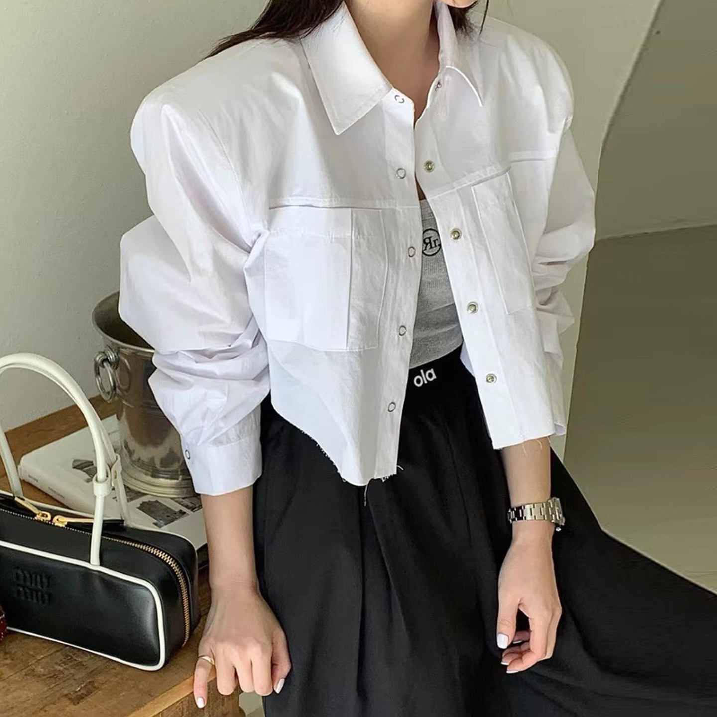 设计感纯色双口袋翻领单排扣长袖衬衫女早春新款宽松百搭短款外套