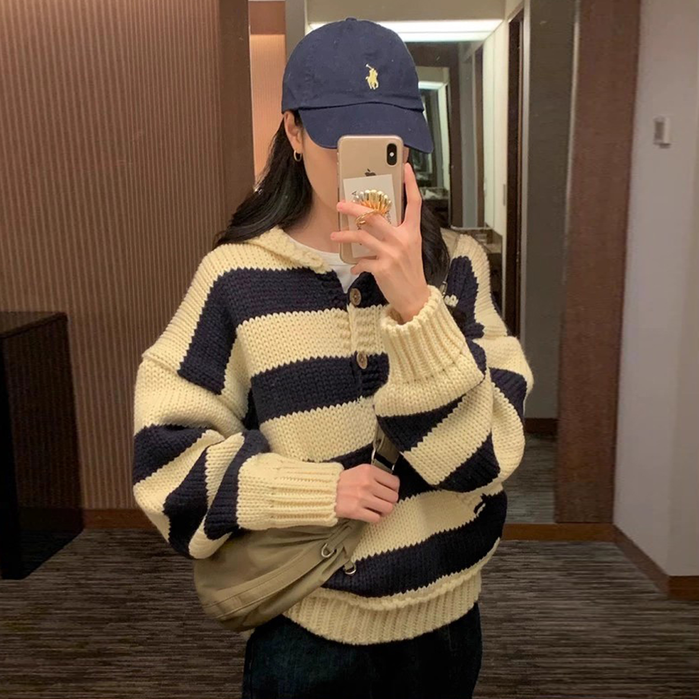 复古减龄半开领系扣撞色条纹毛衣