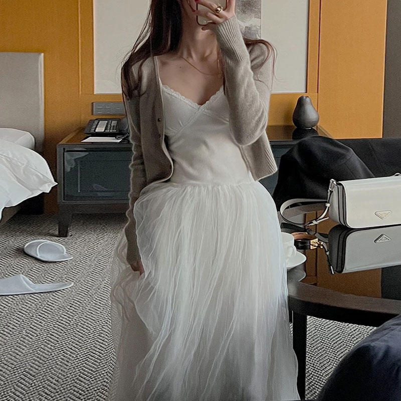 chic花边V领拼接网纱蓬蓬吊带裙