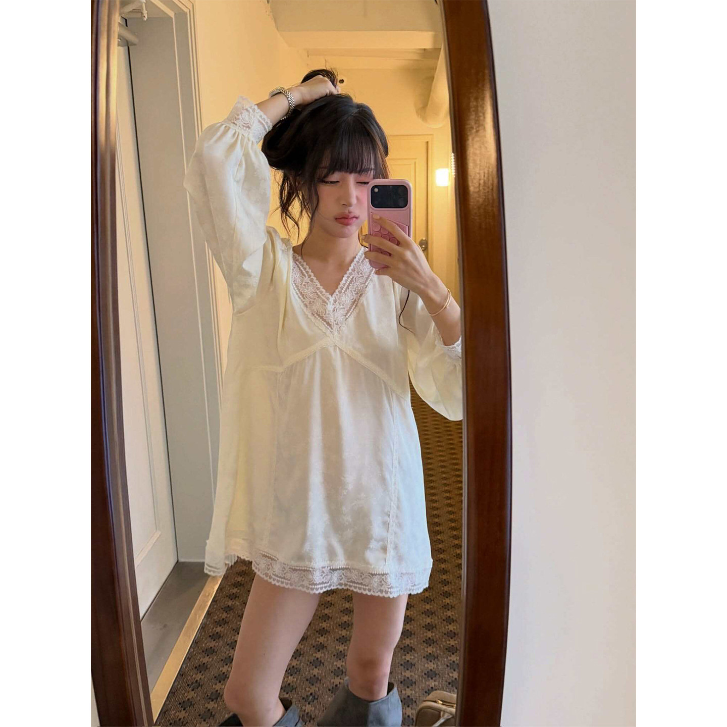 良良家韩系蕾丝拼接缎面泡泡袖连衣裙女秋季新款巨好看小个子短裙