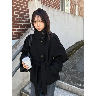 良良家黑色短款毛呢外套女秋冬新款高级感立领小个子系带呢子大衣