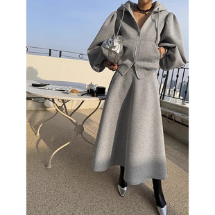 灰色短款连帽式卫衣外套女2025冬季高腰显瘦A字半身裙子运动套装