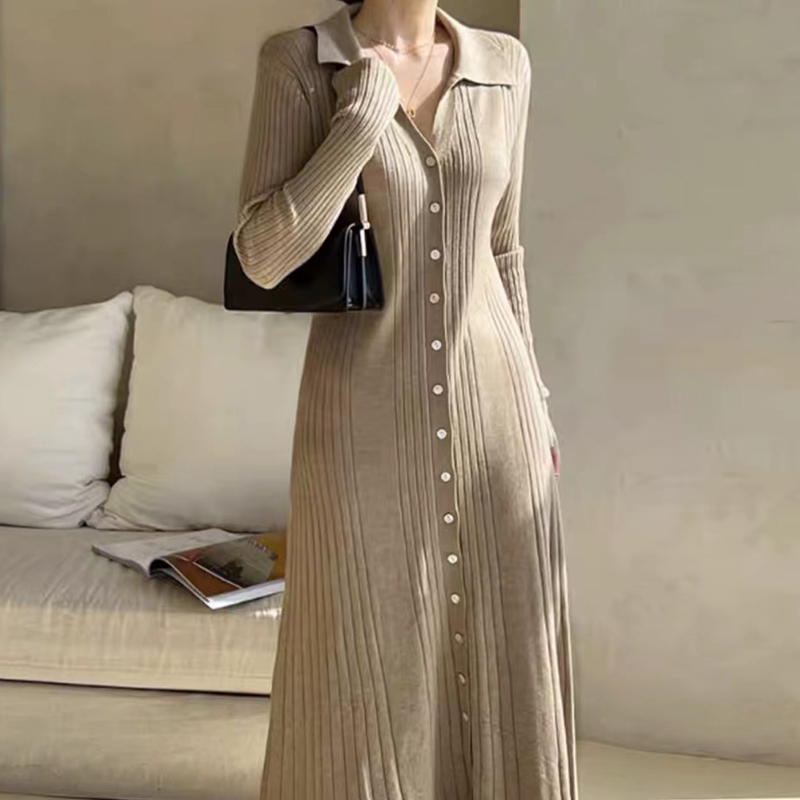 chic翻领单排扣长袖针织连衣裙女