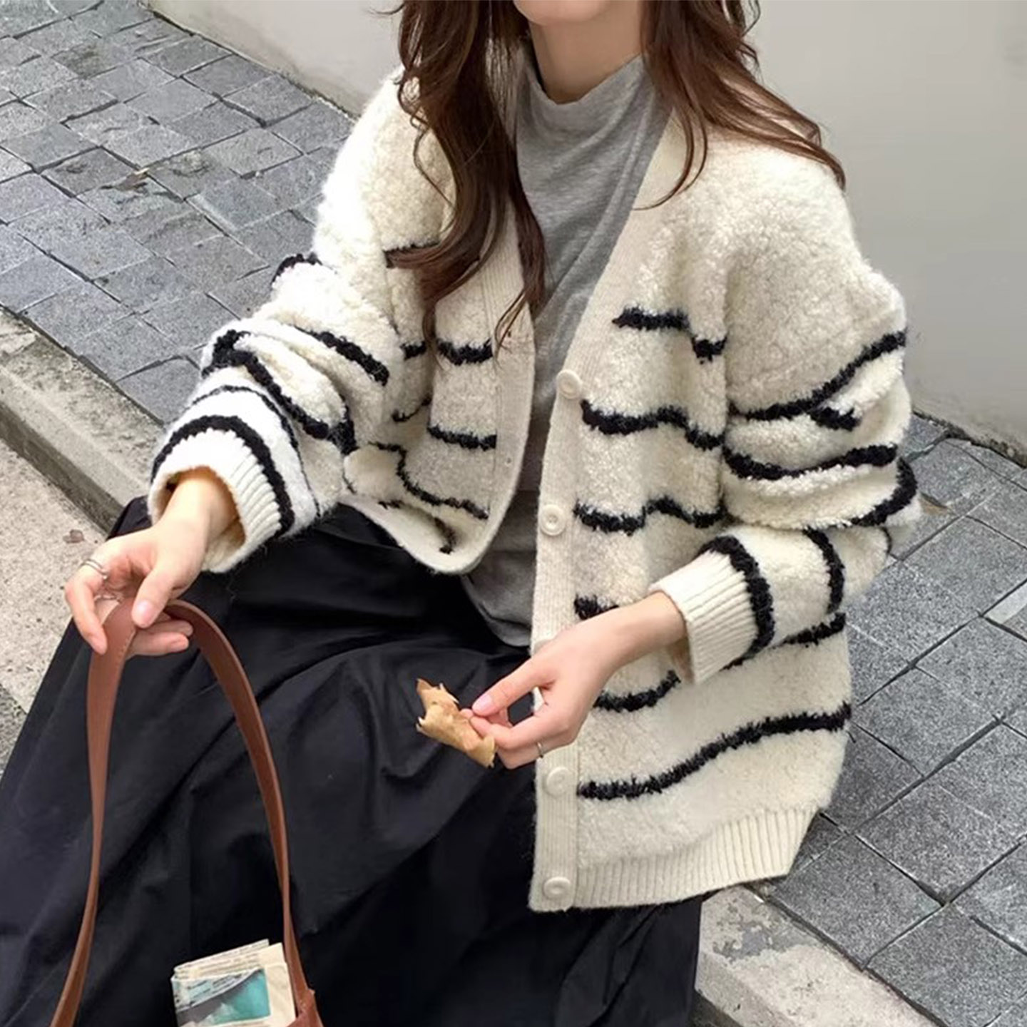 高级感羊圈毛条纹开衫毛衣外套女2025冬季新款V领宽松针织衫上衣