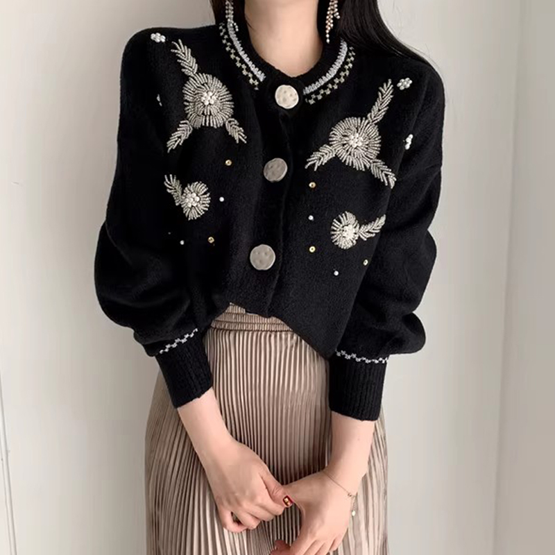 绣花钉珠毛衣外套女+百褶半身裙
