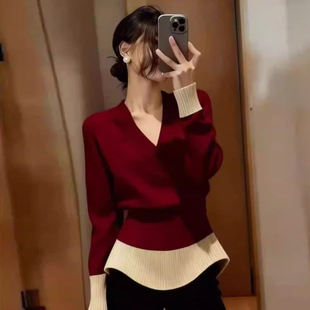 高级感撞色拼接V领不规则下摆针织衫女早春复古洋气收腰显瘦上衣