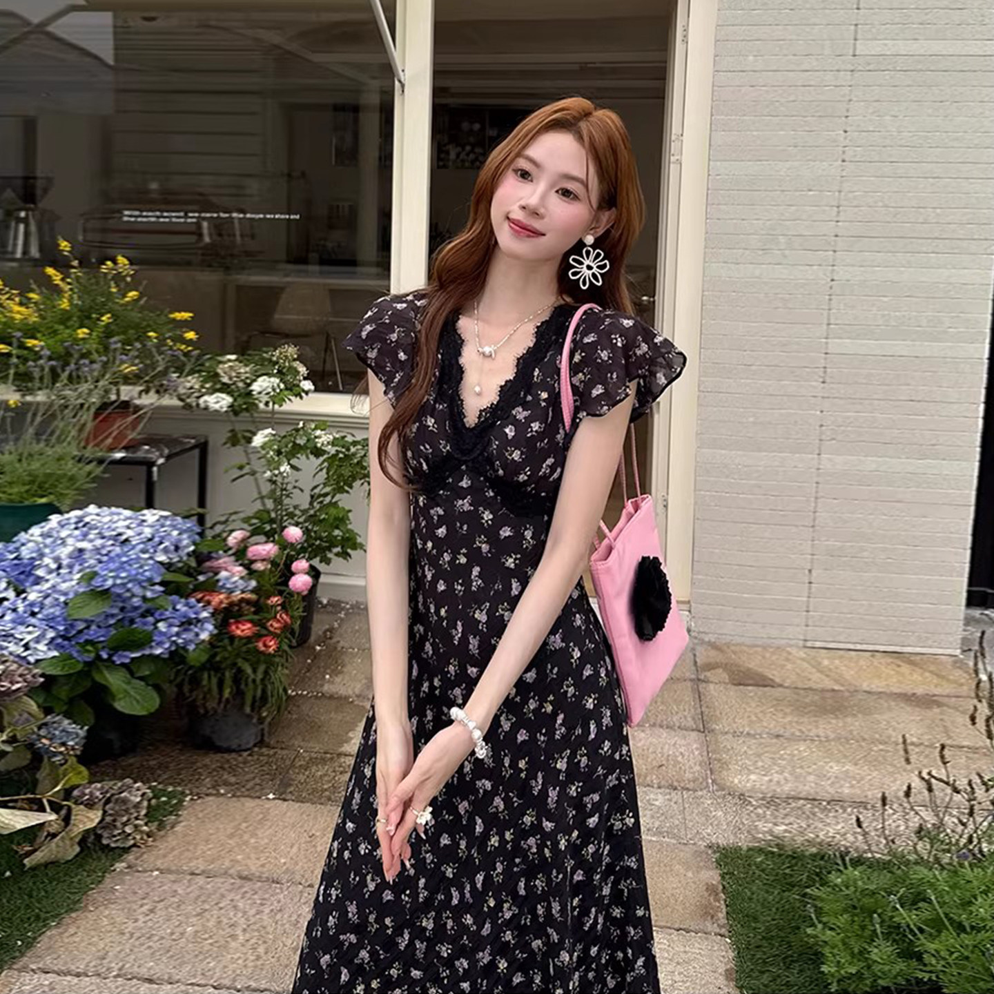 良良家夏季新款法式优雅蕾丝拼接V领雪纺碎花显瘦短袖连衣裙长裙