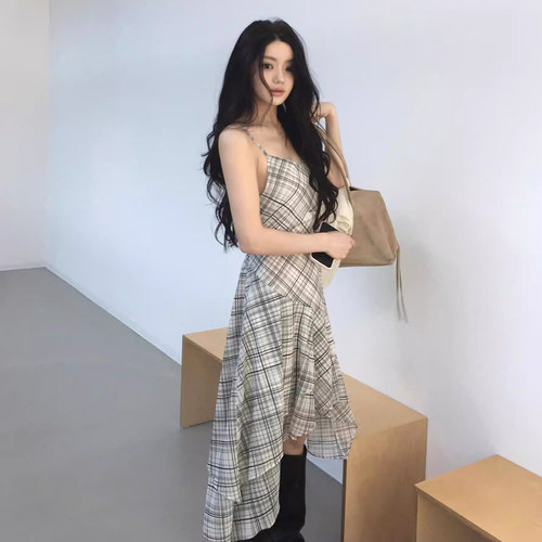 撞色格纹不规则收腰吊带连衣裙女