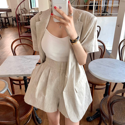 chic西装领短袖外+高腰休闲短裤