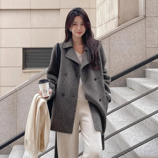 赫本风翻领双排扣纯色毛呢大衣外套女2025冬季新款宽松中长款上衣