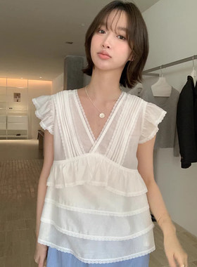 蕾丝点缀V领荷叶边飞飞袖衬衫女