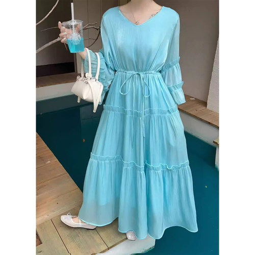 复古V领光泽感喇叭袖连衣裙长裙