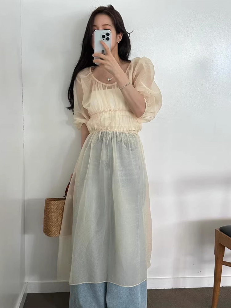 褶皱透视叠穿泡泡袖网纱连衣裙