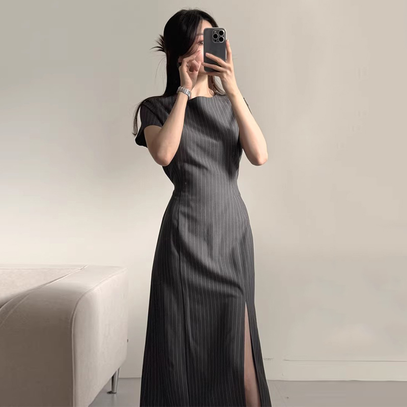 收腰显瘦垂感短袖条纹开叉连衣裙