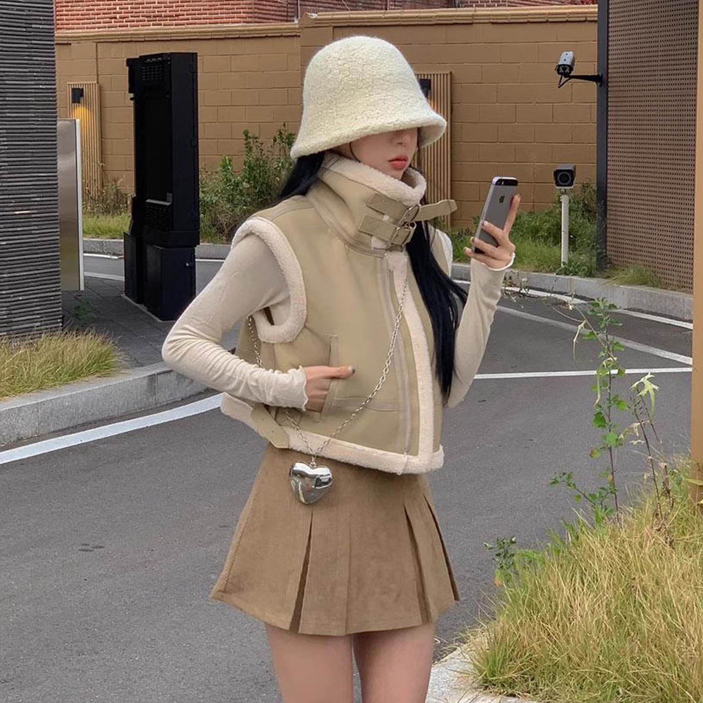 羊羔毛马甲背心+高腰百褶半身裙