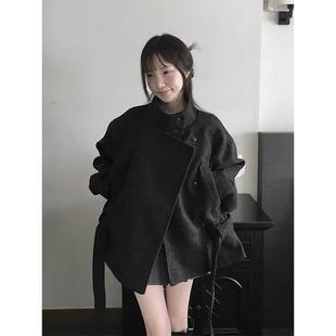 良良家黑色毛呢外套女冬季新款高级感宽松廓形小个子系带呢子大衣