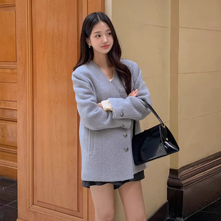 气质小香风别致纽扣V领呢子外套女2025冬季新款韩系百搭毛呢上衣