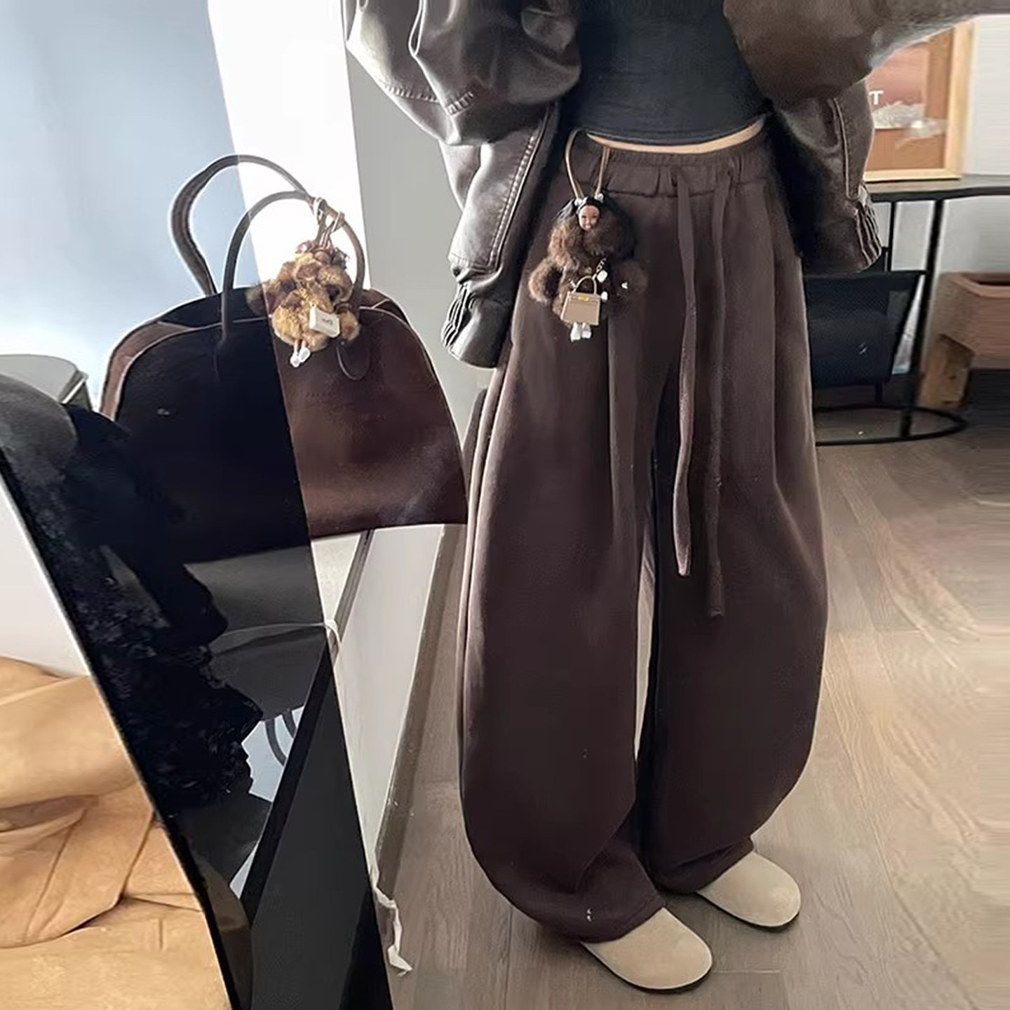 栗色微弯刀弧形休闲裤女秋冬季慵懒简约宽松加绒加厚遛弯裤长裤子,女装/女士精品,休闲裤,淘宝优惠券,粉丝福利购,淘宝优惠卷