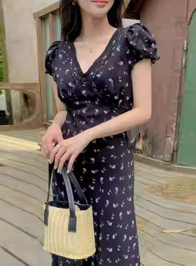 V领蕾丝拼接碎花收腰短袖连衣裙