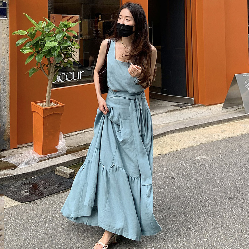 chic方领露锁骨上衣+高腰半身裙