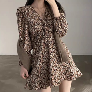 良良家 复古风碎花提花V领抽绳连衣裙女春季新款小个子长袖A字裙