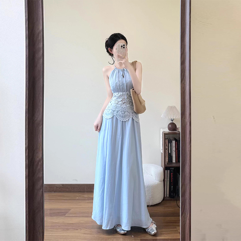 法式度假风挂脖刺绣吊带连衣裙女