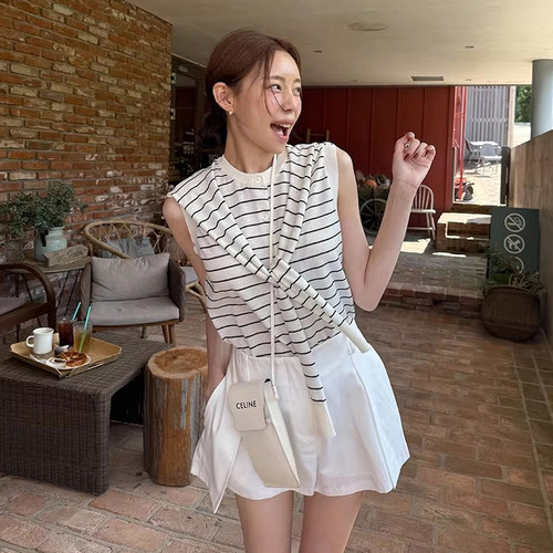 拼接假两件条纹针织背心