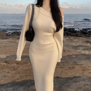 显瘦纯色针织包臀裙连衣裙女 纯欲风斜领露肩修身 韩国chic秋季 法式