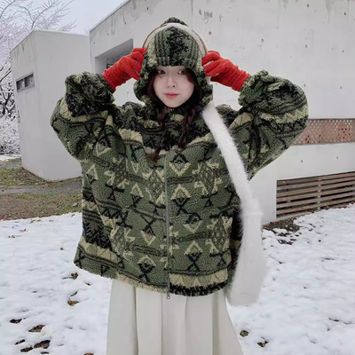 民族风别致印花羊羔毛连帽外套