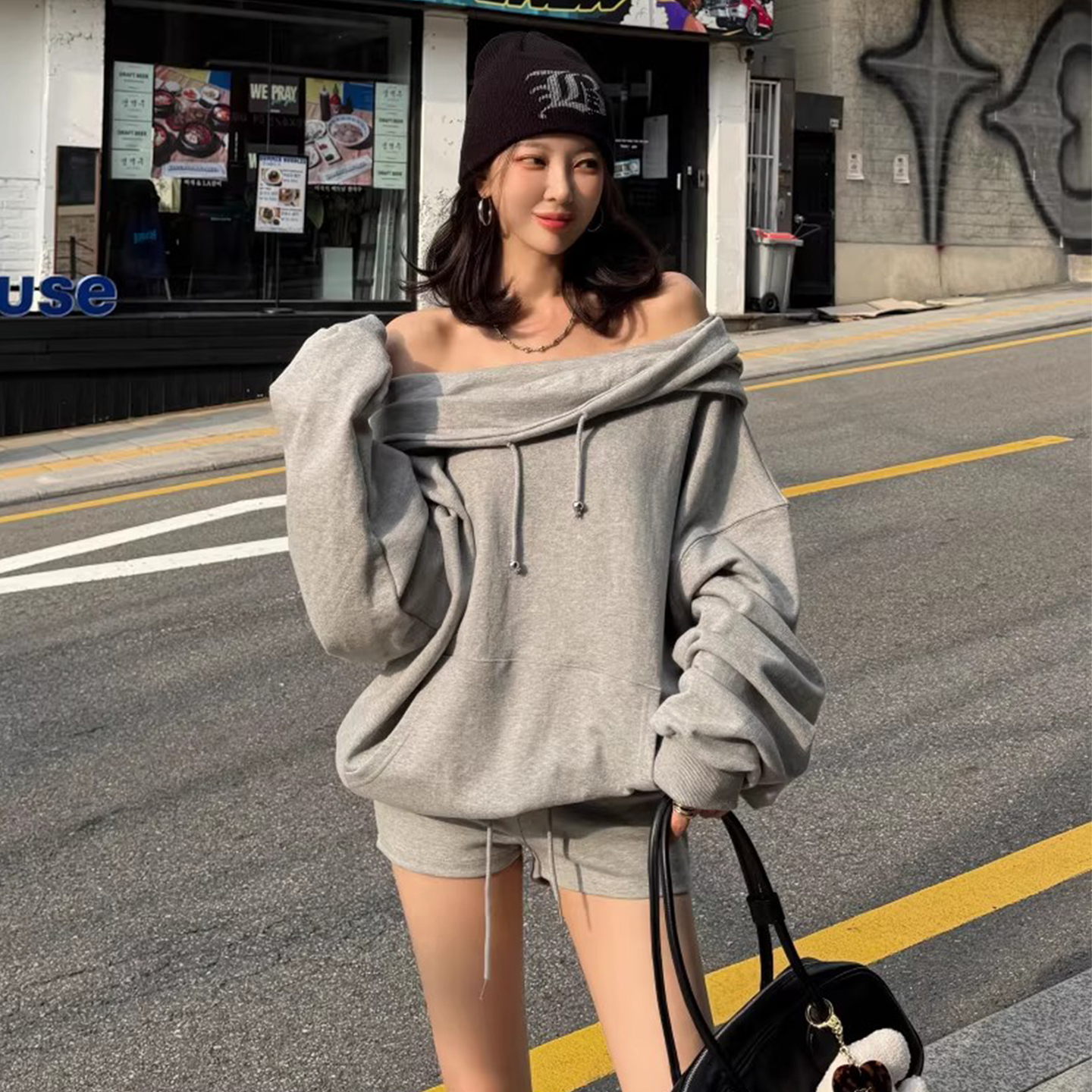 抽绳连帽卫衣女+高腰显瘦短裤