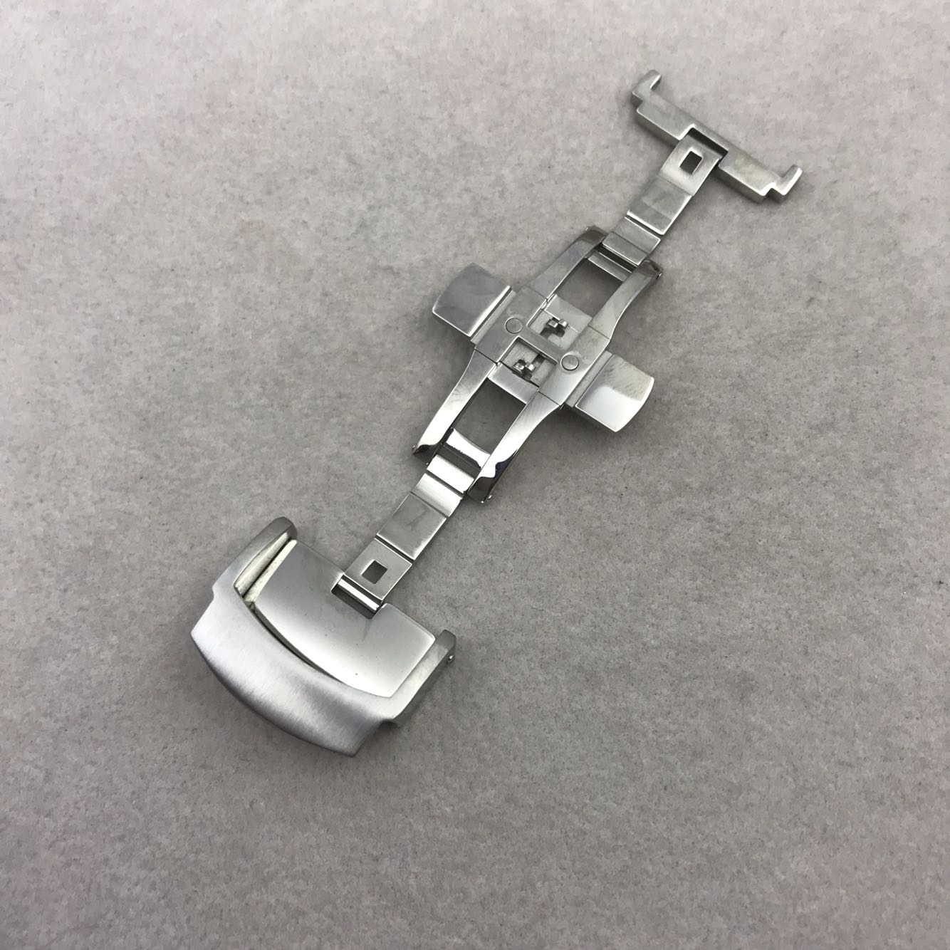 卓越表行  适配纳海手表表扣 蝴蝶扣 可配胶带 鳄鱼皮表带 22mm