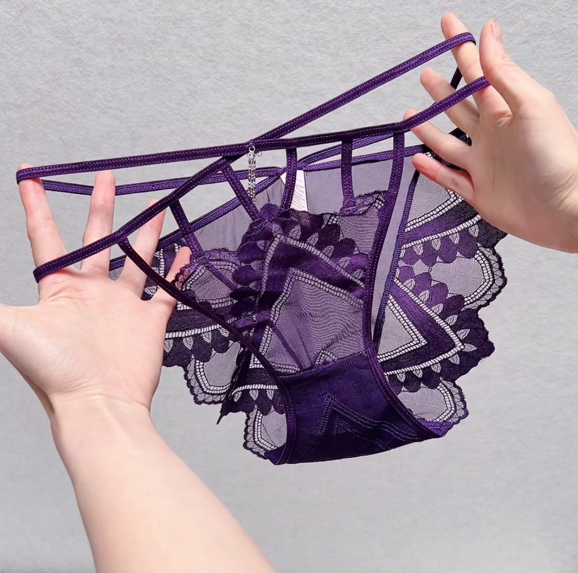 蕾丝内裤女少女青春活力性感镂空绑带系带蝴蝶结低腰包臀三角裤潮