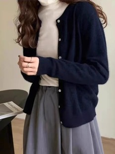 轻奢秋冬新款羊毛针织开衫女毛衣圆领显瘦浣熊绒外套短款打底上衣