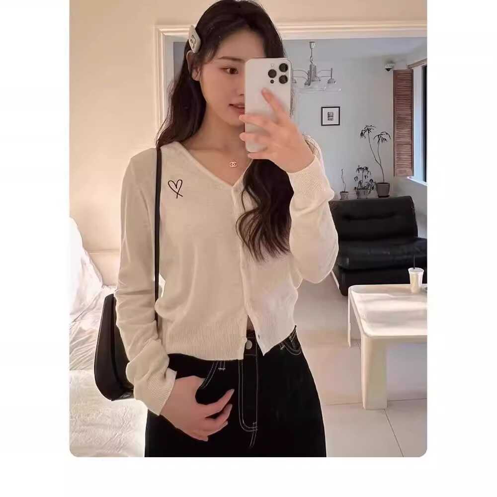 春秋薄款V领纯羊毛针织开衫图片